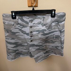 Time and Tru camo shorts